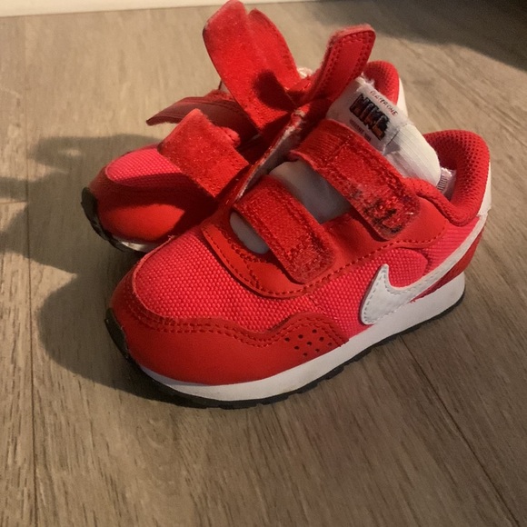 Nikes - Picture 2 of 9